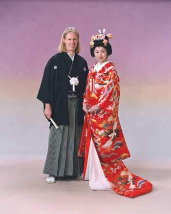 /Ron-&-Hitomi-Red.jpg